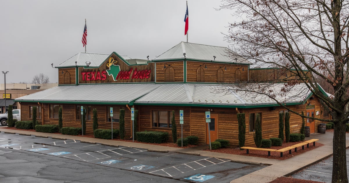covid-19-texas-roadhouse-ceo-foregoes-salary-to-help-hourly-employees