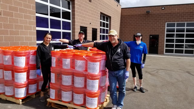Hand-sanitizer-donation-to-Broomfield-PD-1.jpg 