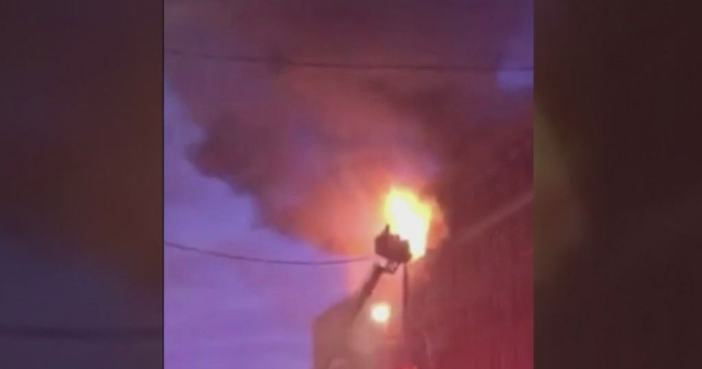 4 Women Killed In Fast-Moving Fire At Bronx Apartment Building - CBS ...