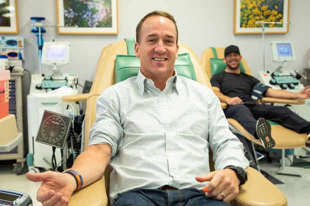 2020-04-02 Peyton Manning Blood Donation_01 