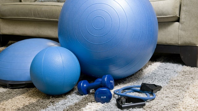 home-fitness-equipment-1840858_1920.jpg 