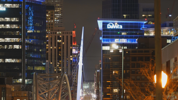 DAVITA TURNS BLUE 6VO_frame_667 