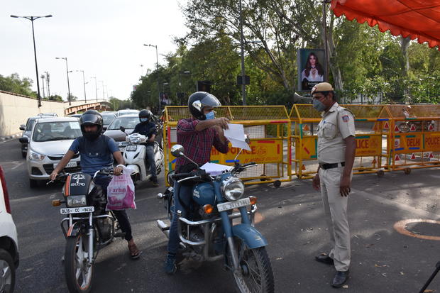 india-delhi-coronavirus-checkpoint.jpg 