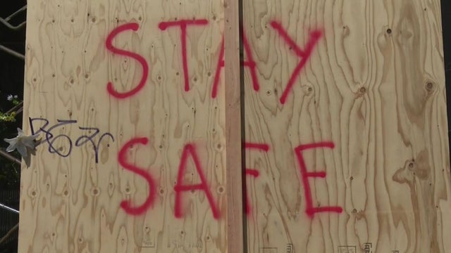 sf-stay-safe-boarded-up-store.jpg 