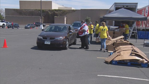 Salvation Army Aurora Mall Food Giveaway EJ9_frame_11050