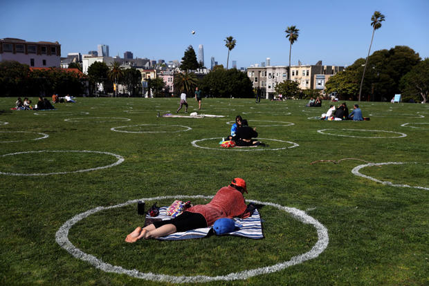 Mission Dolores Park In San Francisco Encourages Social Distancing With Marked Circles 