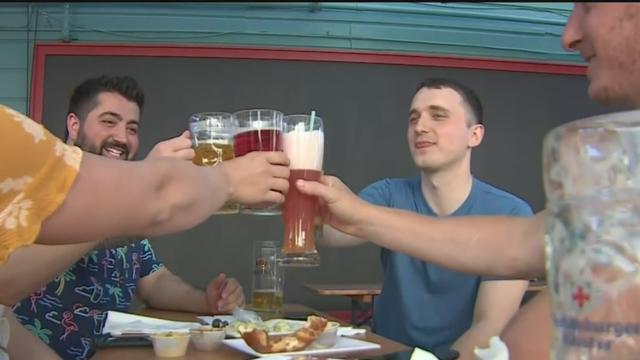 biergarten-cheers.jpg 