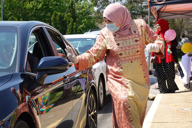 Illinois Islamic Center Hosts Drive Thru Eid Celebration Amid COVID-19 Pandemic 
