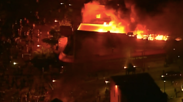 Fire-Near-5th-Precinct.png 