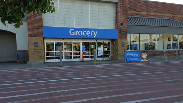 walmartclosed.jpg 