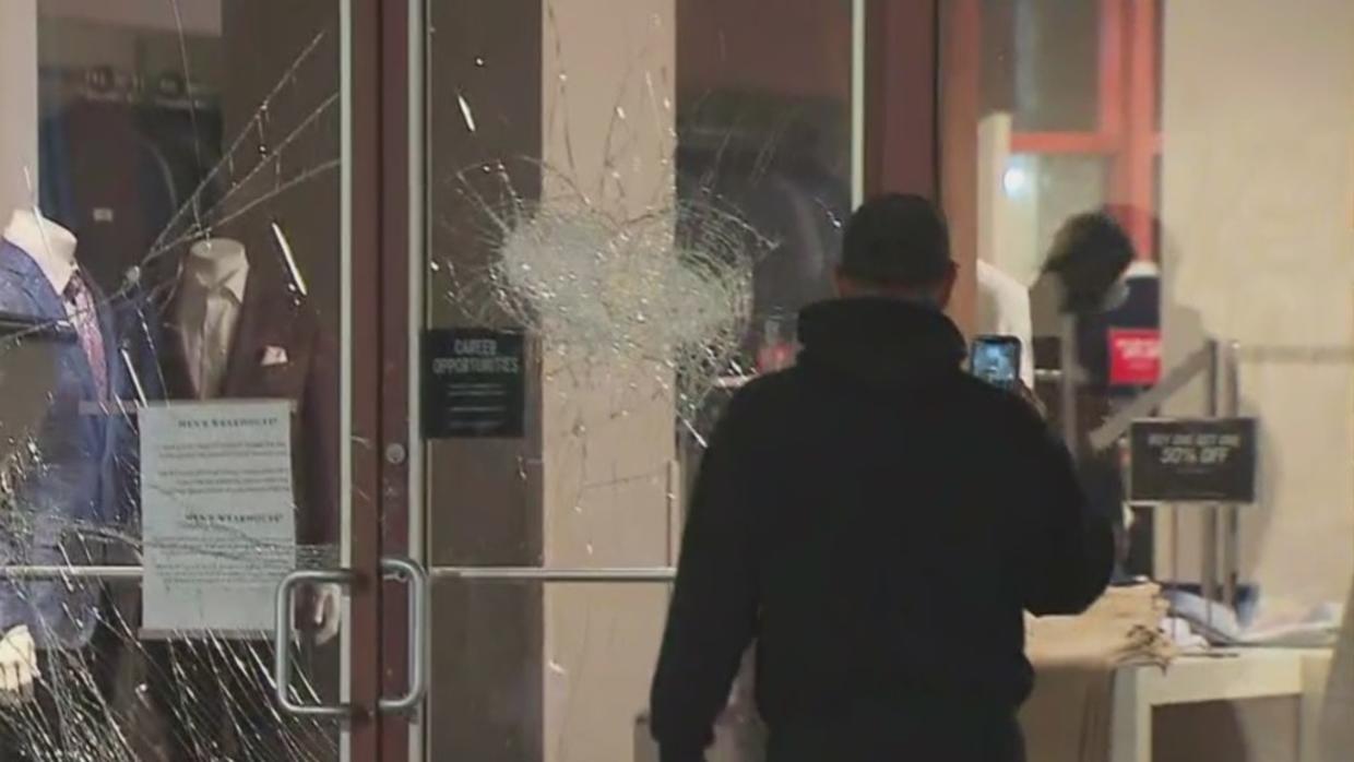 Boston Stores Looted On Newbury Street And In Downtown Crossing - CBS