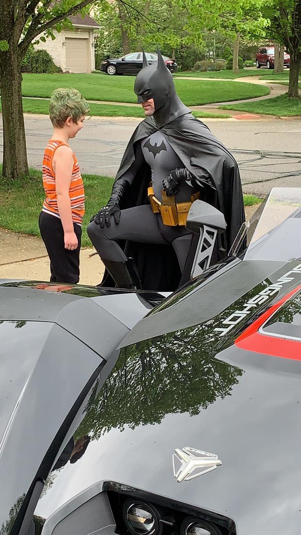Batman_With_Kid_CU 