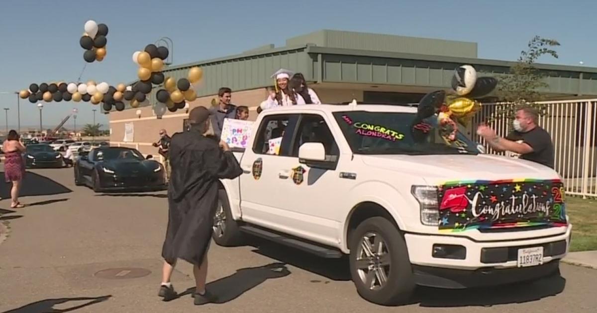 Pioneer High Graduates Get Diplomas In Drive Thru Celebration Cbs Sacramento