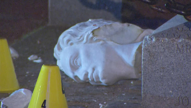Columbus statue beheaded 