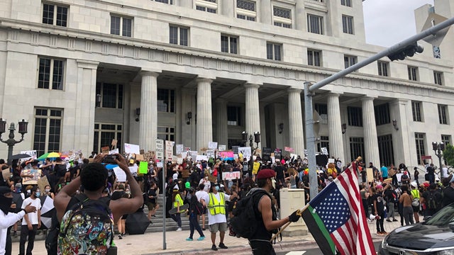 protesters-Miami-Dade-Courthouse.jpg 