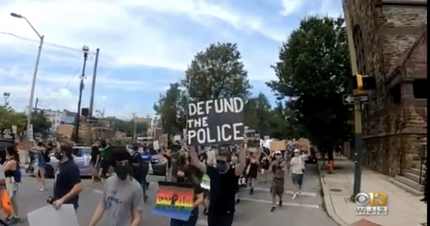 defund police protest 