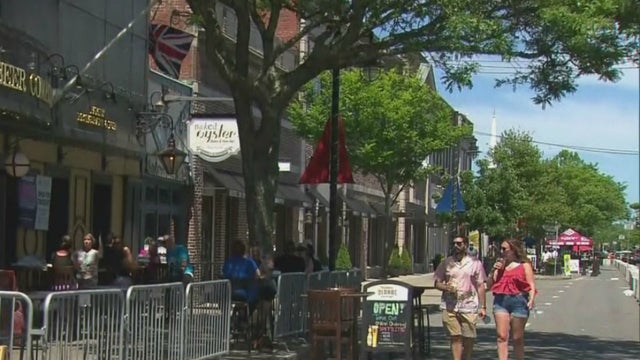 hyannismainstreet.jpg 