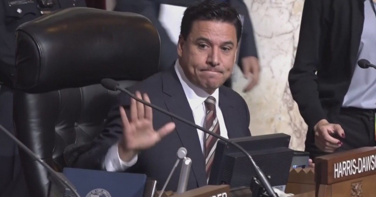 La Controller Terminates Councilman Jose Huizars Paychecks Cbs Los