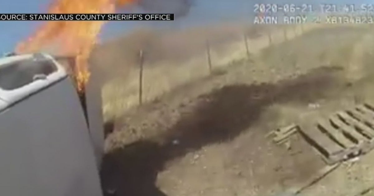 WATCH: Deputy And Good Samaritan Rescue Driver From Burning Vehicle In ...