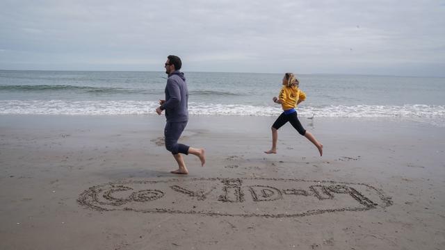 US-HEALTH-VIRUS-BEACH 