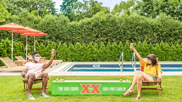 Dos-Equis-Seis-Foot-Cooler-Cheers-2.jpg 