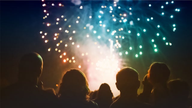 fireworks_477649855.jpg 