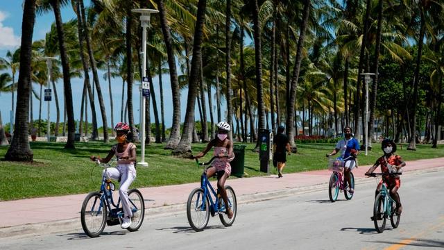bike-riders-miami-beach-1-4.jpg 