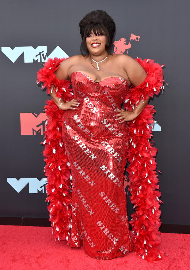 Lizzo: Red carpet red-y 