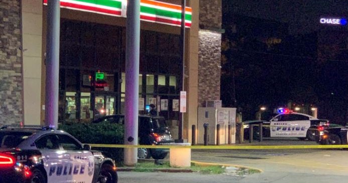 Robber Shoots, Critically Injures Dallas Convenience Store Clerk - CBS ...