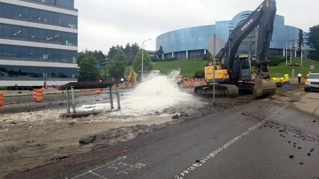 waltham-water-main-break-1-2.jpg 