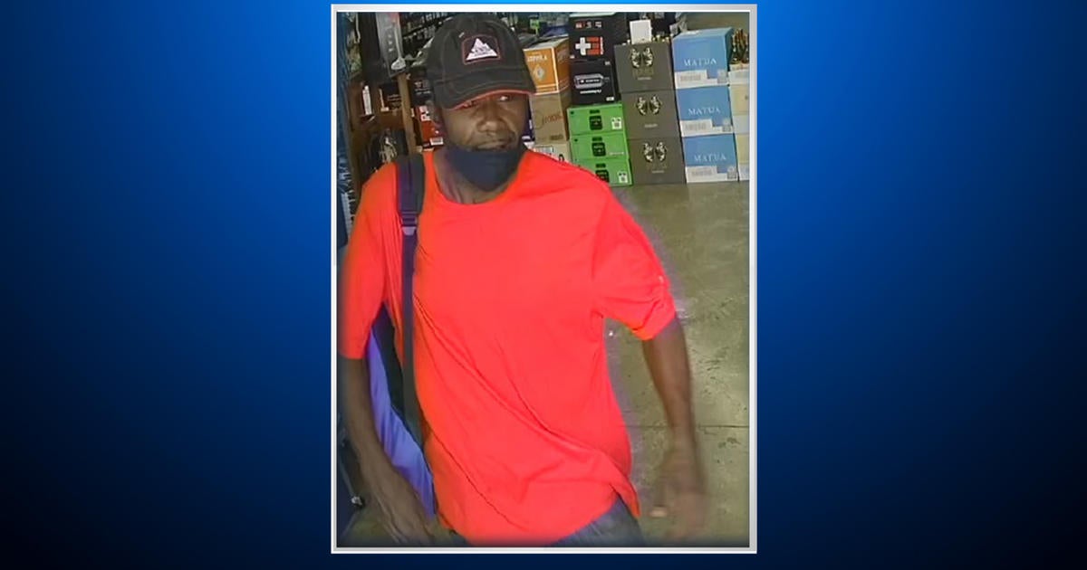 Denver Police Searching For Liquor Store Robbery Suspect - CBS Colorado