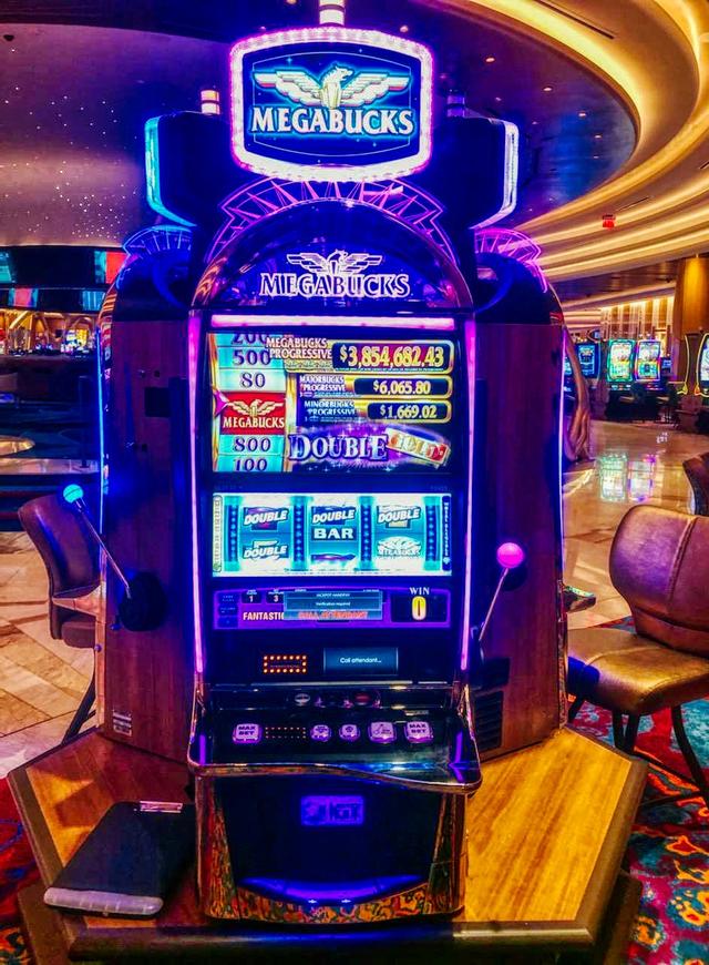 Fort Lauderdale Woman Wins Record $3.8 Million On Seminole Hard Rock Slot  Machine - CBS Miami