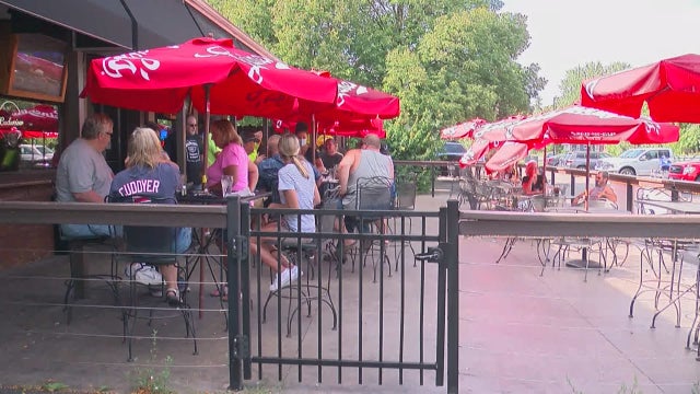 minnesota-restaurant-babes.jpg 