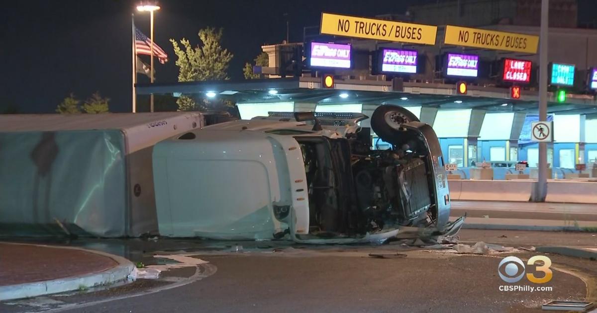 Tractor Trailer Carrying Beer Overturns Near Ben Franklin Bridge On New Jersey Side Cbs 5885