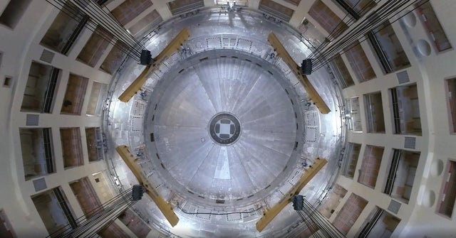 iter-tokamak-pit.jpg 