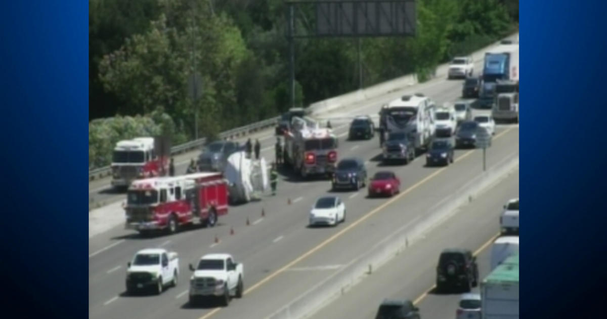 Boat That Fell Off Trailer Cleared From Northbound Lanes Of Hwy 101 In San Jose Cbs San Francisco 