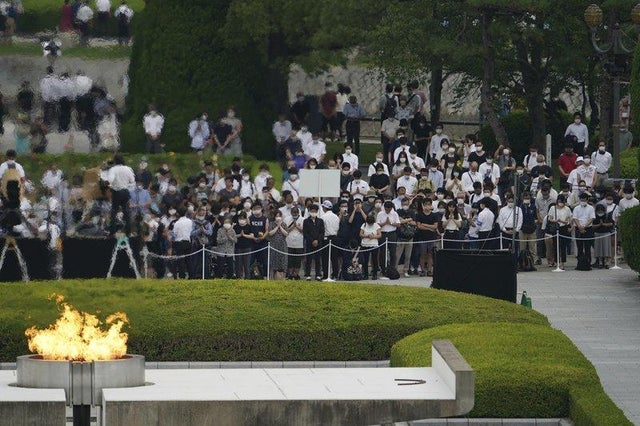hiroshima-ceremony-ap-photo-eugene-hoshiko.jpg 