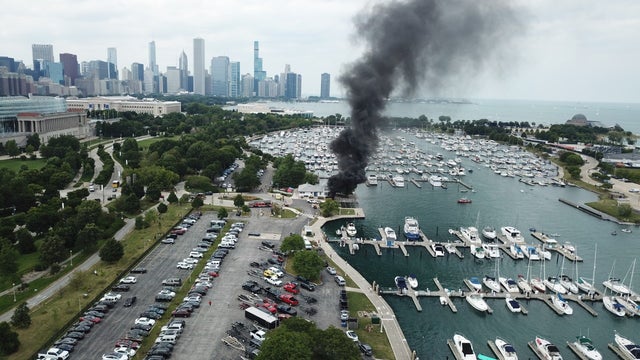 Burnham-Harbor-Boat-Fire.jpg 