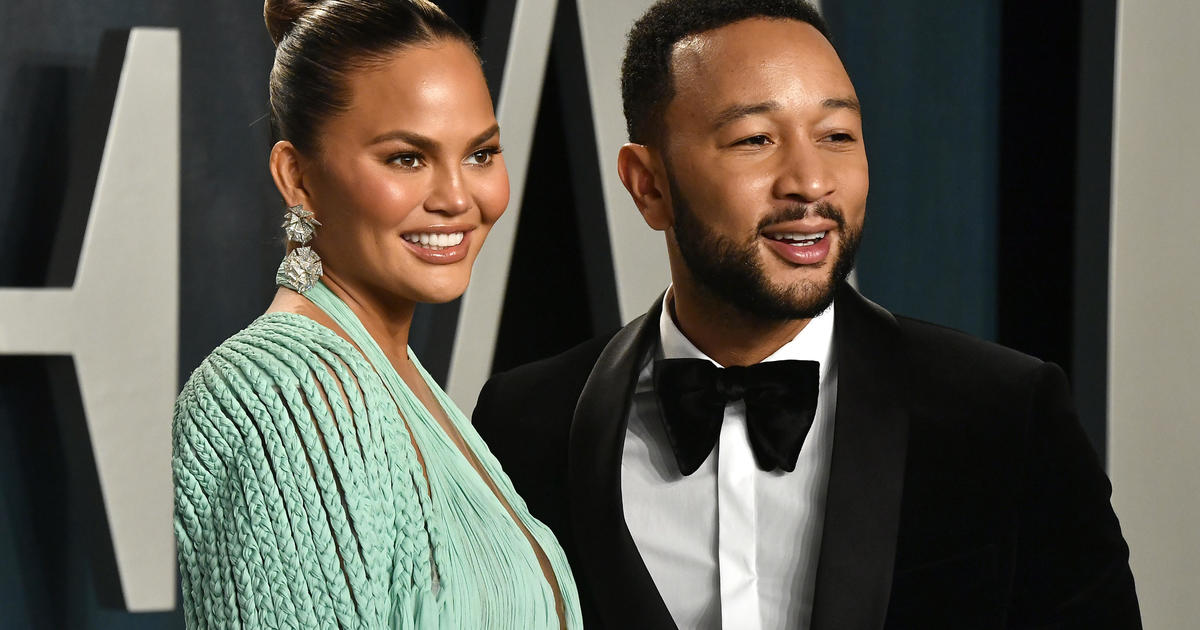 Chrissy Teigen announces she and John Legend are expecting another baby