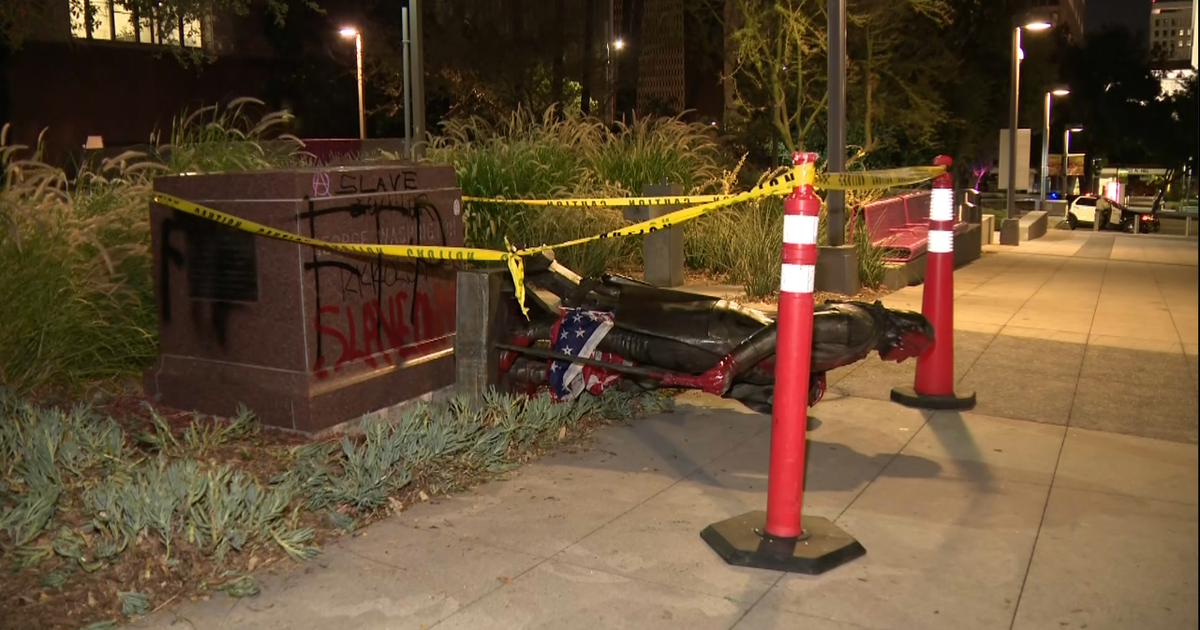 7 Arrested After Statue Of Washington In Grand Park Torn Down