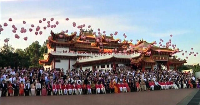 Watch: 138 couples exchange wedding vows in Malaysia - CBS News