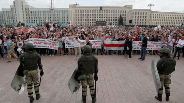 cbsn-fusion-belarus-on-the-brink-as-europes-last-dictator-stands-his-ground-in-face-of-protests-thumbnail-532626-640x360.jpg 
