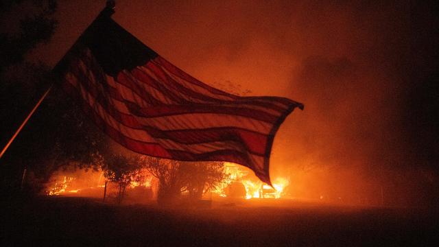 TOPSHOT-US-CALIFORNIA-WILDFIRE-FIRE 