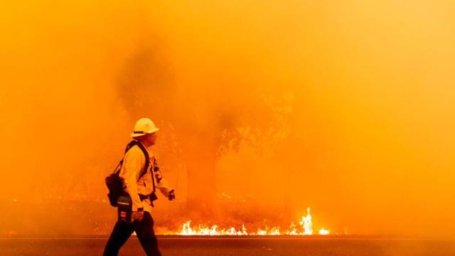 TOPSHOT-US-CALIFORNIA-WILDFIRE-FIRE 