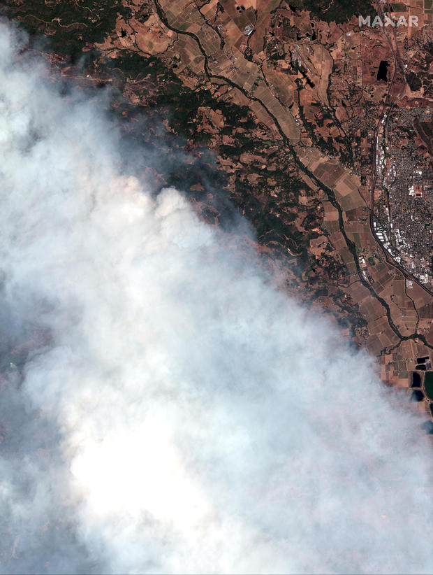 02-overview-of-lnu-lightning-complex-wildfire-healdsburg-california-20august2020-wv3-natural-color-image.jpg 