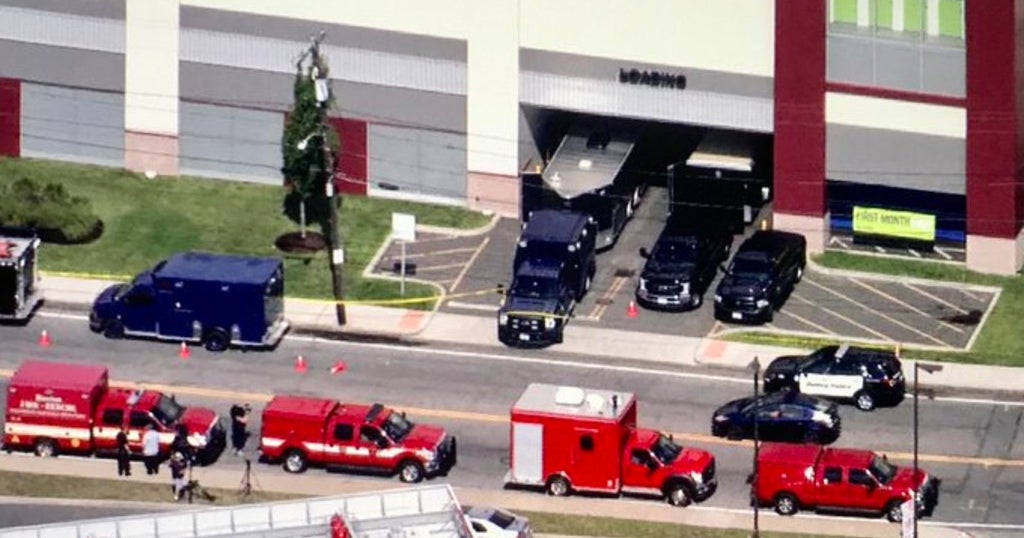 Police, FBI Search Quincy Self-Storage Facility - CBS Boston