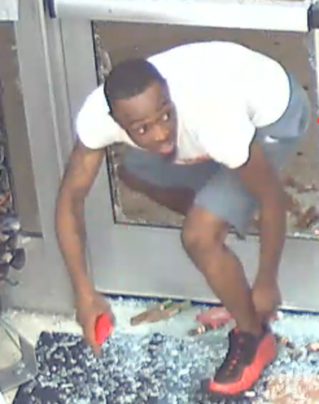 24 AUG 20- Seeking to Identify- 018th District- 600 Block of North Kingsbury pic 1 