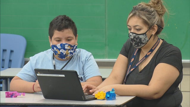 denver-students-schools-laptop-class-students-face-mask-3.jpeg 