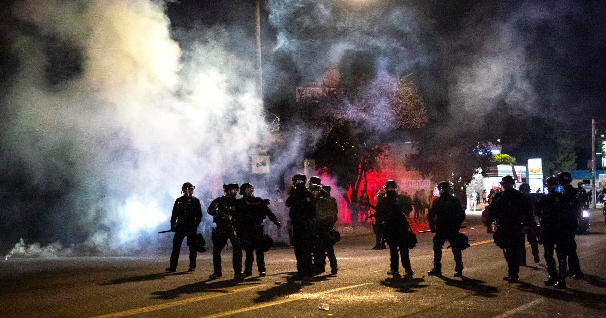 27 arrested as Portland protests reach 100 consecutive days this weekend -  CBS News