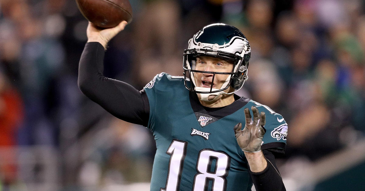 Josh McCown makes Eagles debut and strong case to be Carson